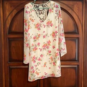 ❌ SOLD Floral Top ❌